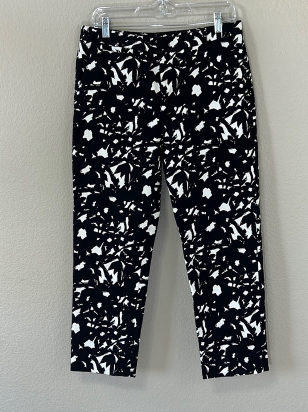 Banana Republic Black & White Cropped Printed Pants